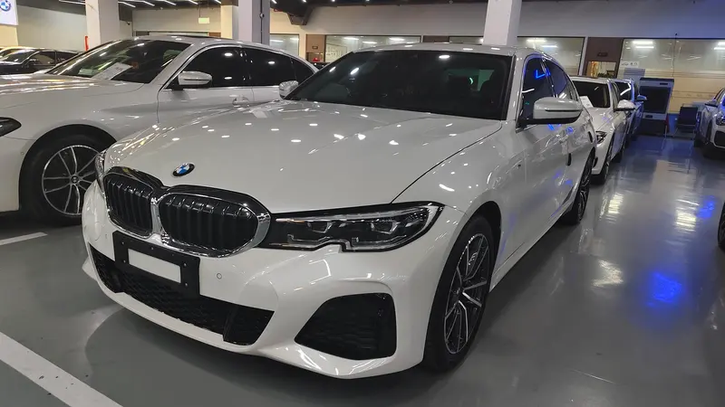 BMW 3-Series, 2022