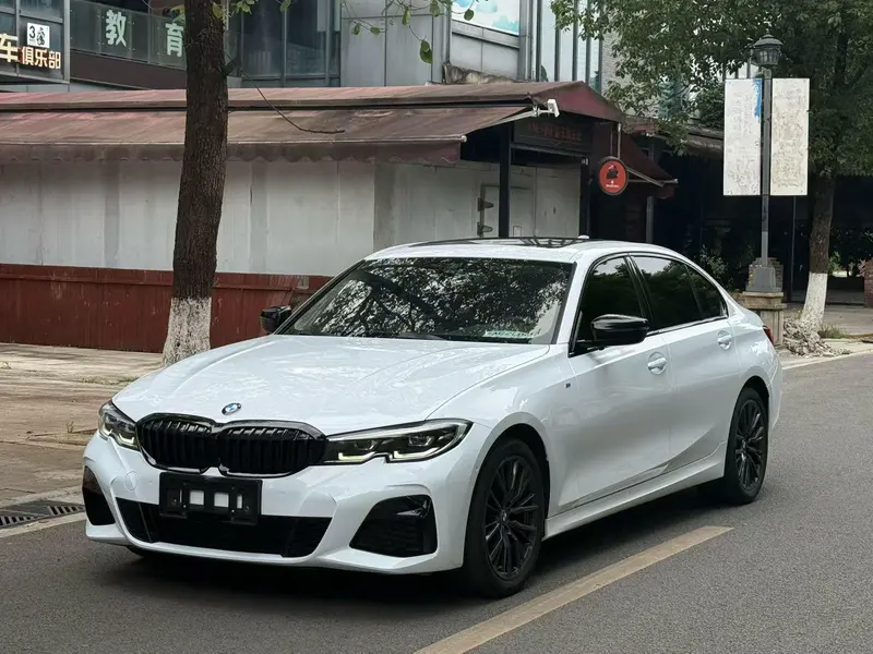 BMW 3-Series, 2022