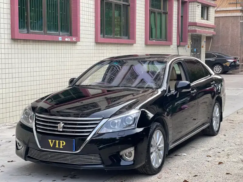 Toyota Crown, 2013