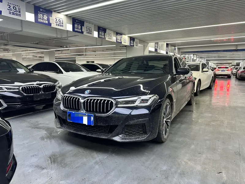 BMW 5-Series, 2022