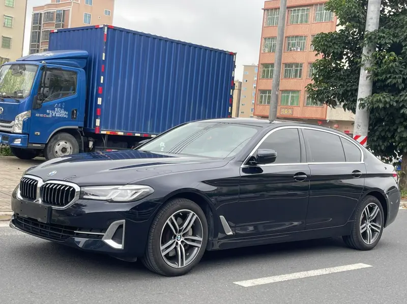 BMW 5-Series, 2022