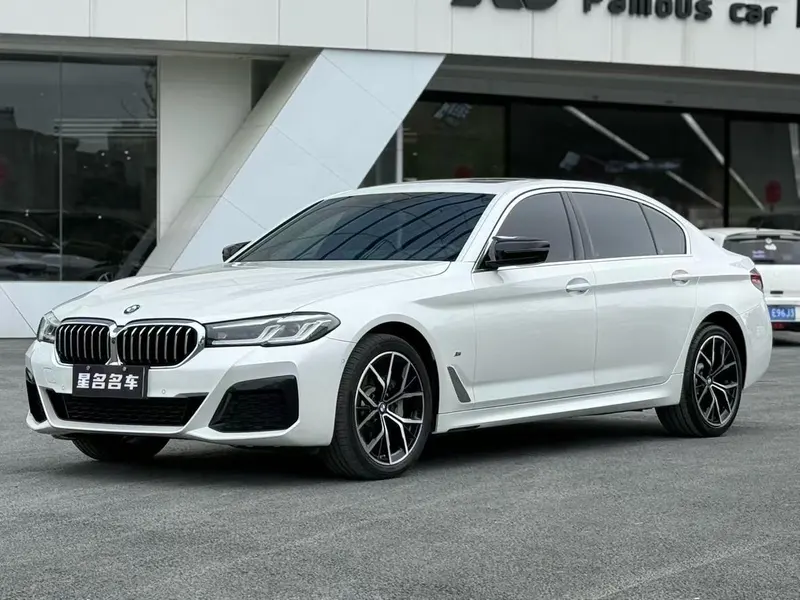 BMW 5-Series, 2022