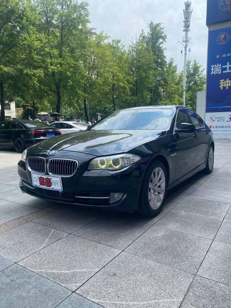 BMW 5-Series (Import) 535i Luxury Sport Version, 2011 — фото 1