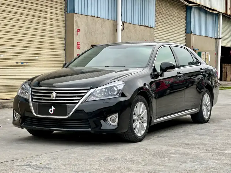 Toyota Crown, 2013