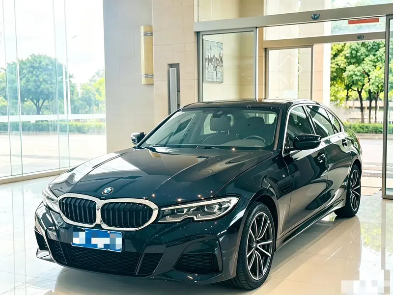BMW 3-Series, 2022