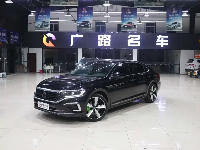 Volkswagen Passat, 2022
