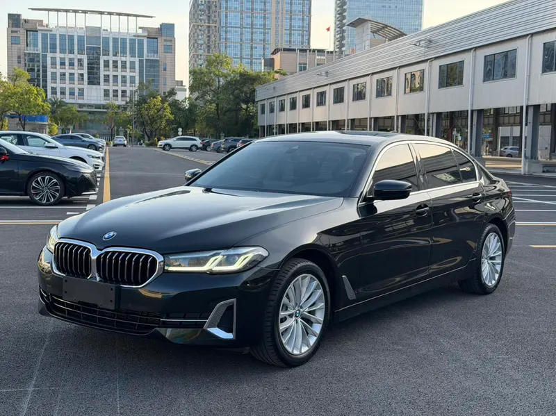 BMW 5-Series, 2022
