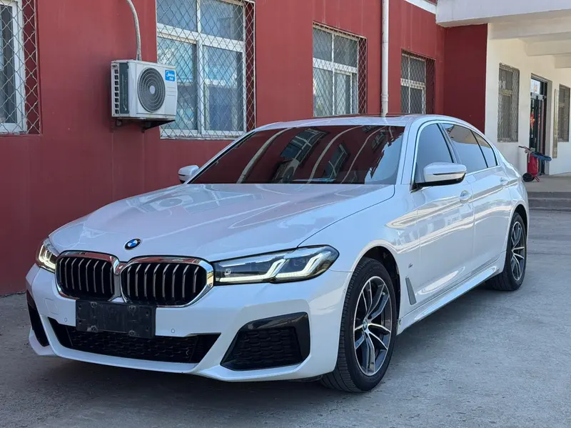 BMW 5-Series, 2022
