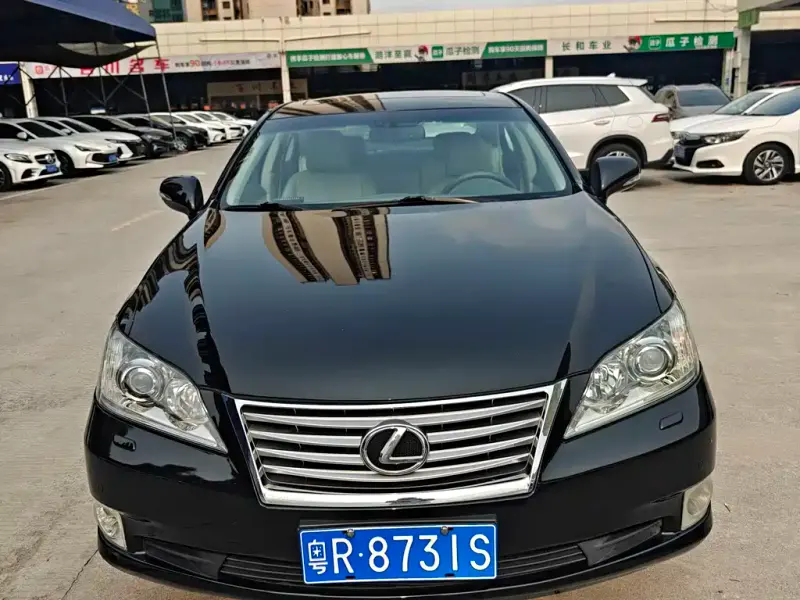 Lexus ES, 2011