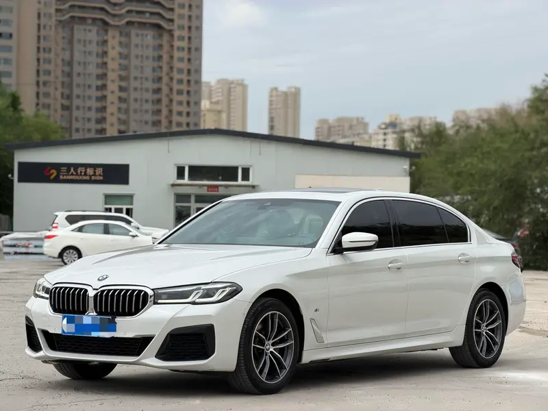 BMW 5-Series, 2022