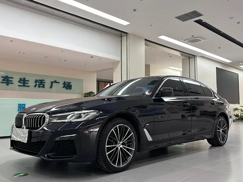 BMW 5-Series, 2022