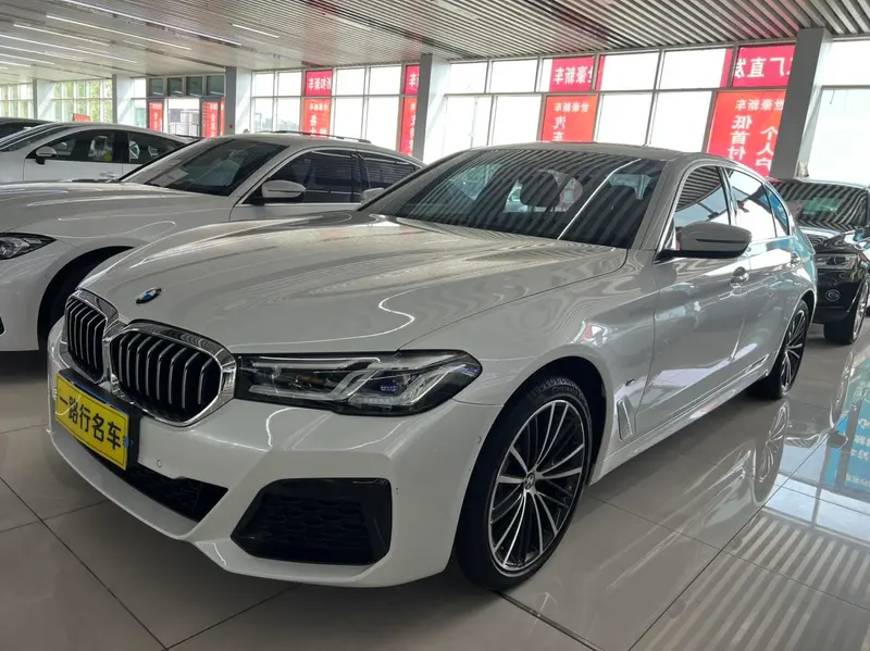 BMW 5-Series, 2022