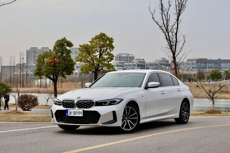 BMW 3-Series, 2023