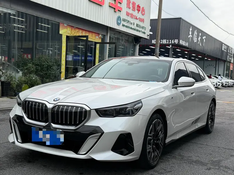 BMW 5-Series, 2024