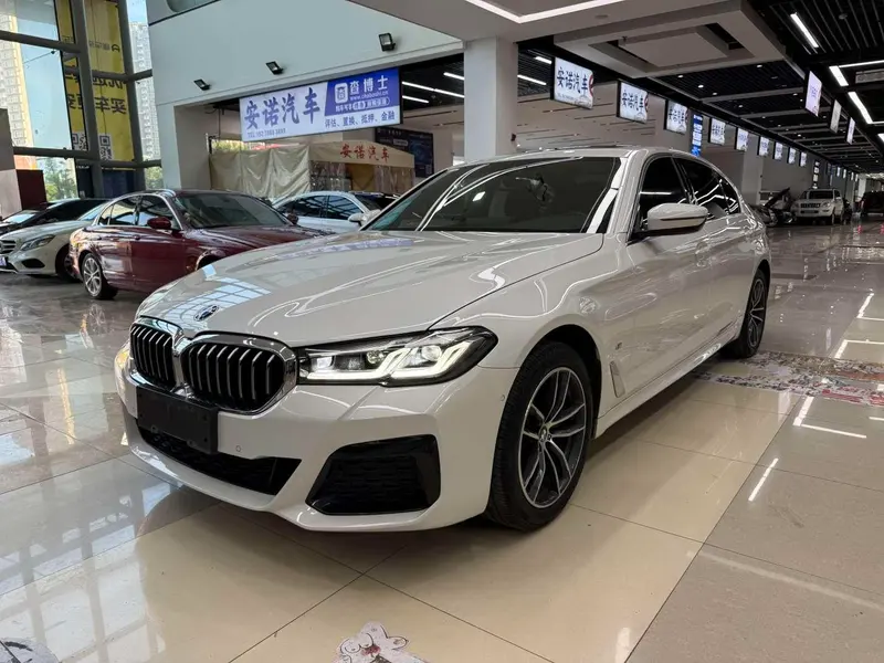 BMW 5-Series, 2022