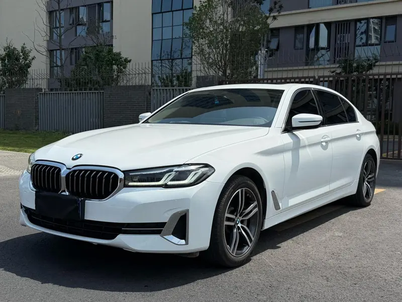 BMW 5-Series, 2022