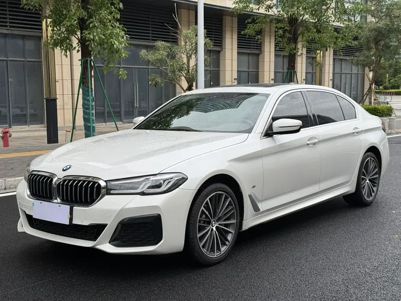 BMW 5-Series, 2022