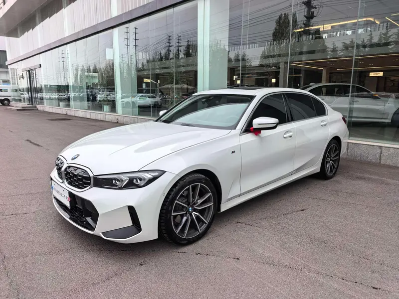 BMW 3-Series, 2025