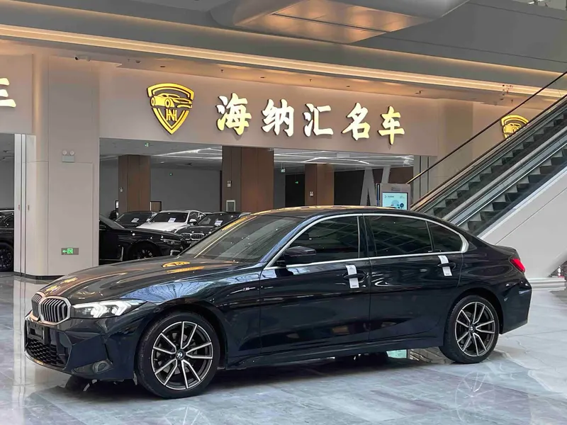 BMW 3-Series, 2023