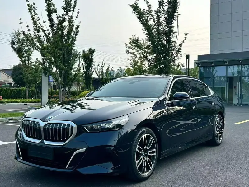 BMW 5-Series, 2024