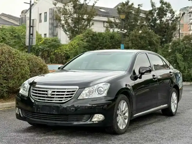 Toyota Crown, 2012