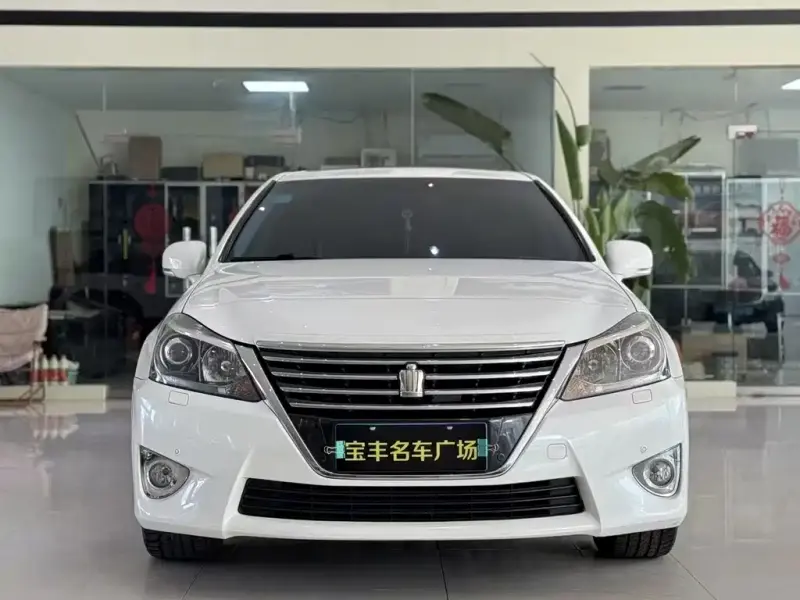 Toyota Crown, 2012