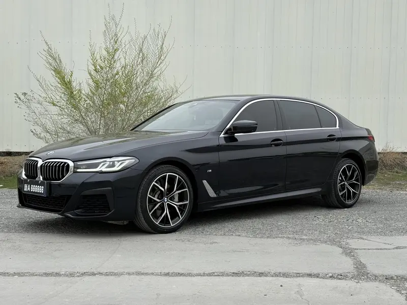 BMW 5-Series, 2022