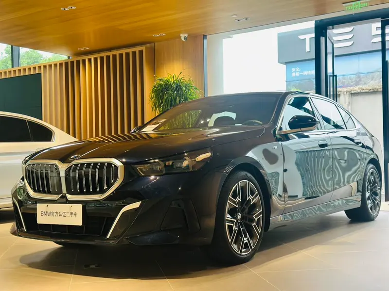 BMW 5-Series, 2025