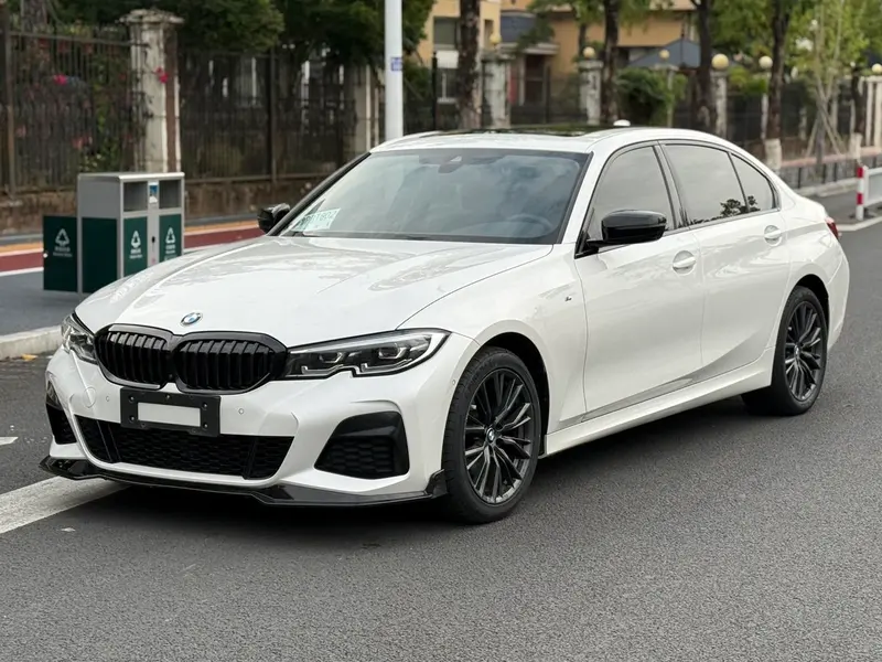 BMW 3-Series, 2022