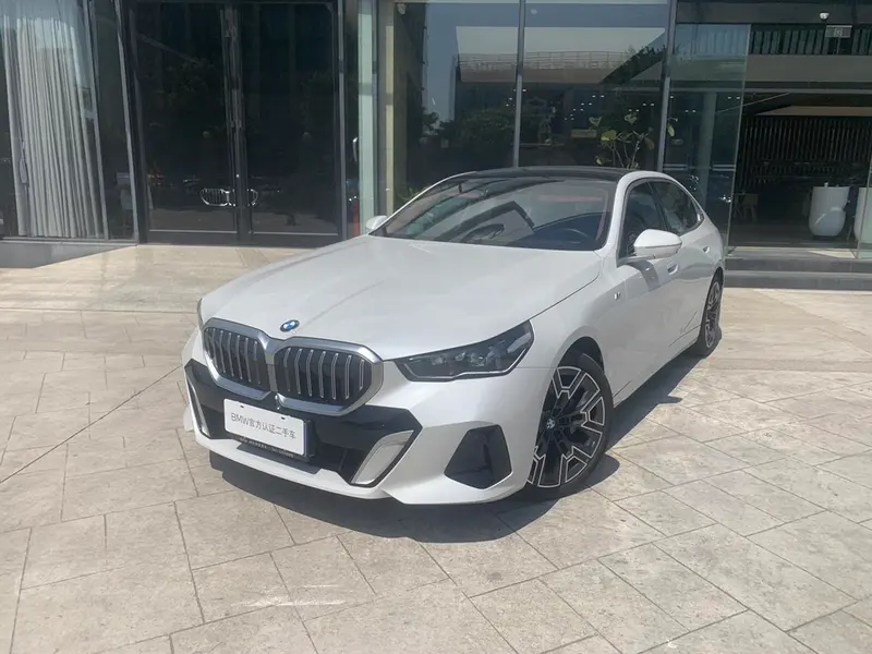 BMW 5-Series, 2025