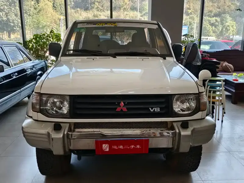 Mitsubishi Pajero (Import), 1996