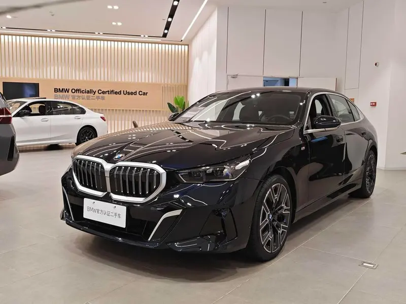 BMW 5-Series, 2025