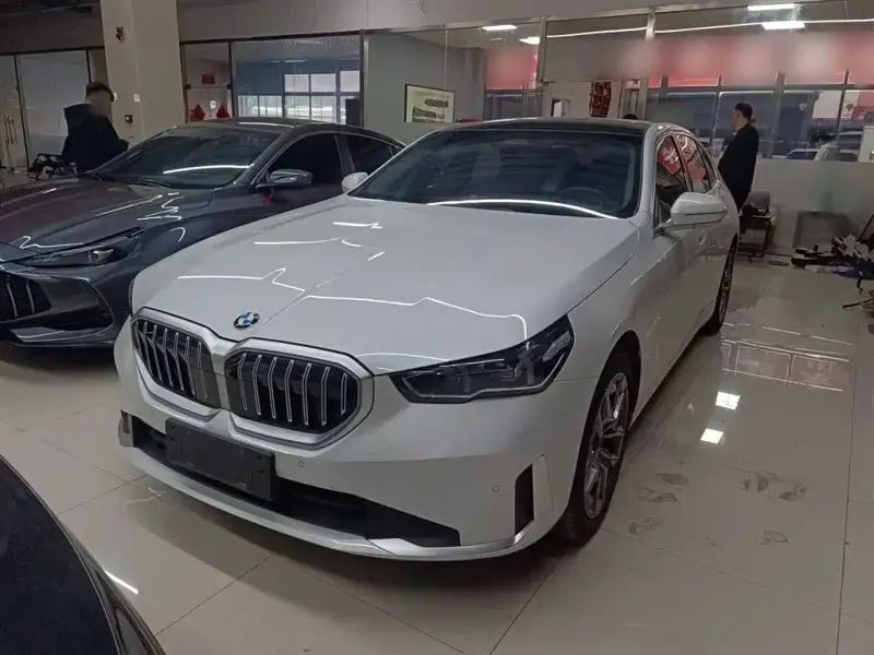 BMW 5 Series, 2025