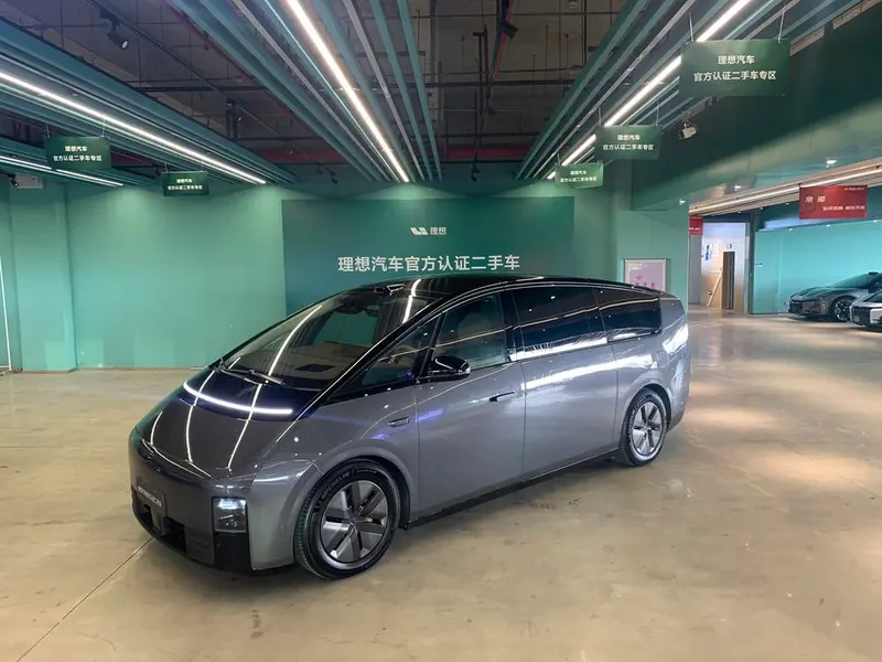 Li Auto MEGA, 2025