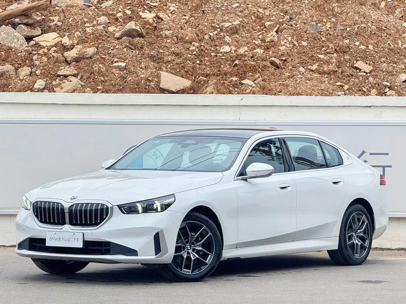 BMW 5-Series, 2025