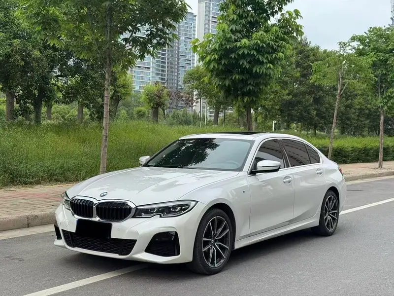 BMW 3-Series, 2022