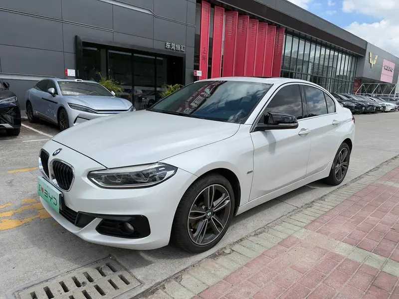 BMW 1-Series 118i Sport Version, 2018 — фото 1
