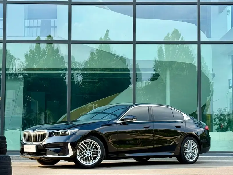 BMW 5-Series, 2024