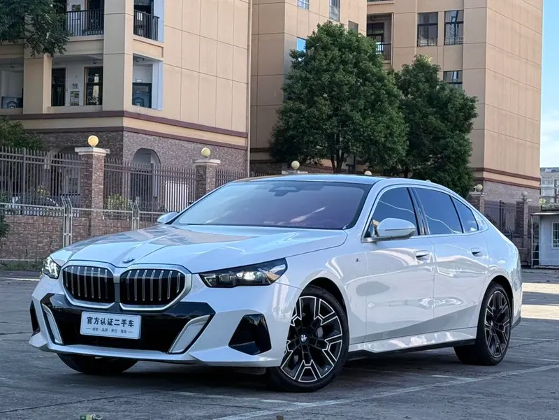BMW 5-Series, 2025