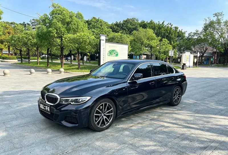 BMW 3-Series, 2022