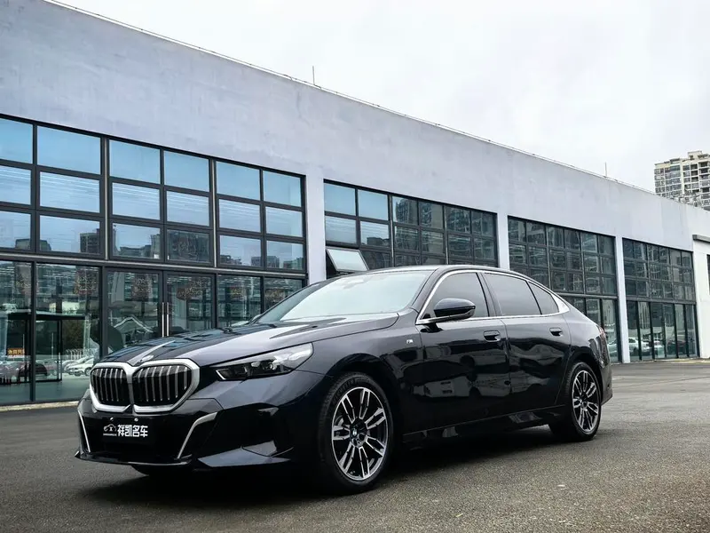 BMW 5-Series, 2025