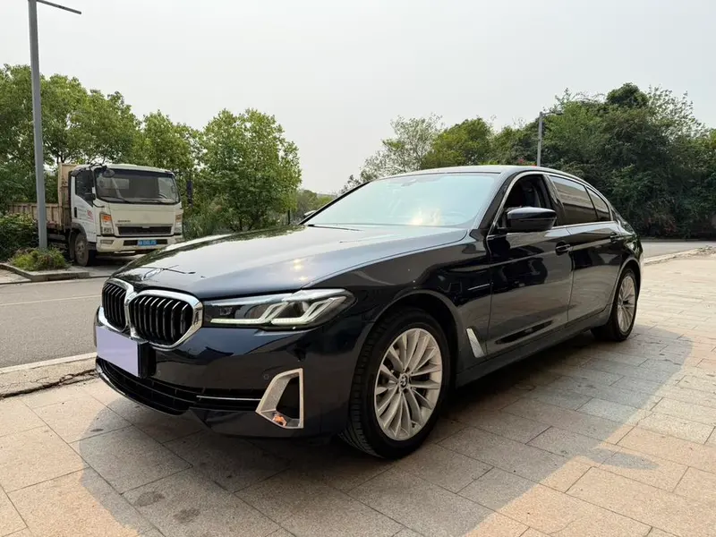 BMW 5-Series, 2022