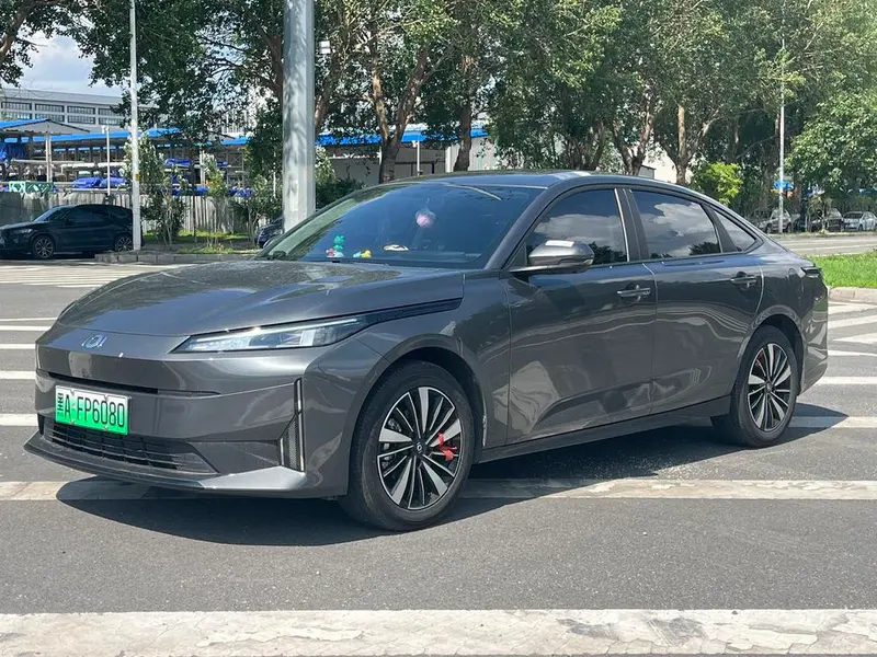 Changan Qiyuan A05 версия 70 превосходная версия, 2025 — фото 1
