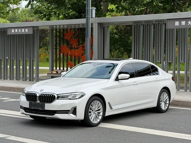 BMW 5-Series, 2022