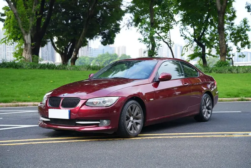 BMW 3-Series (Import) 330i Coupe, 2011 — фото 1
