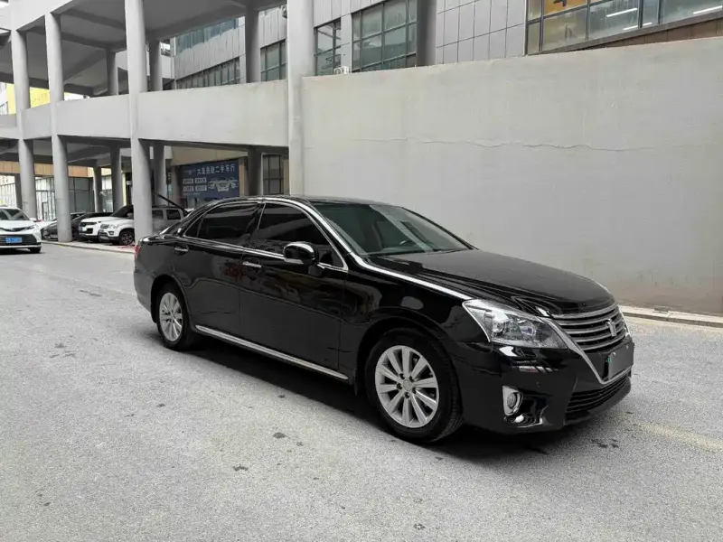Toyota Crown, 2013