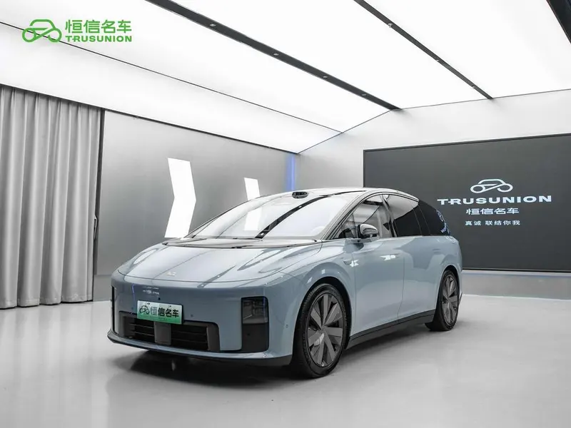 Li Auto i8, 2025
