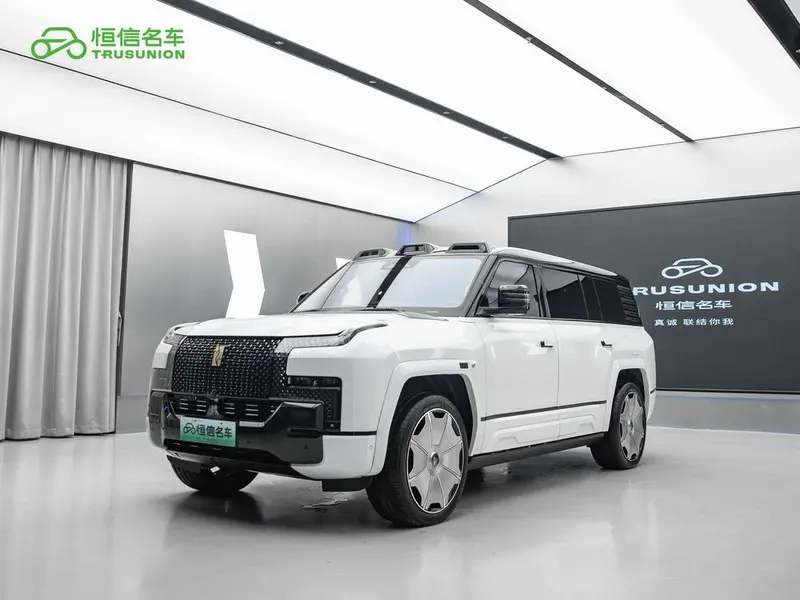 Yangwang U8L, 2025