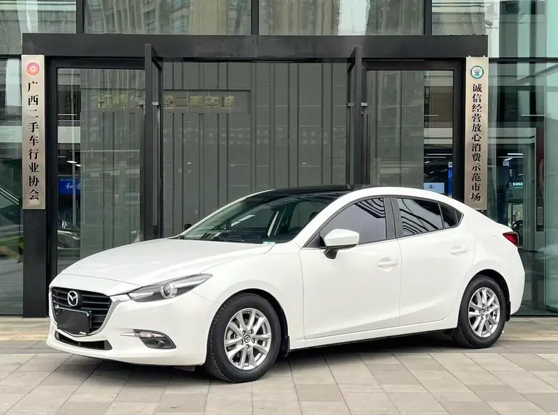 Mazda 3 Axela Sedan 1.5L Auto Luxury Version CN6, 2017 — фото 1
