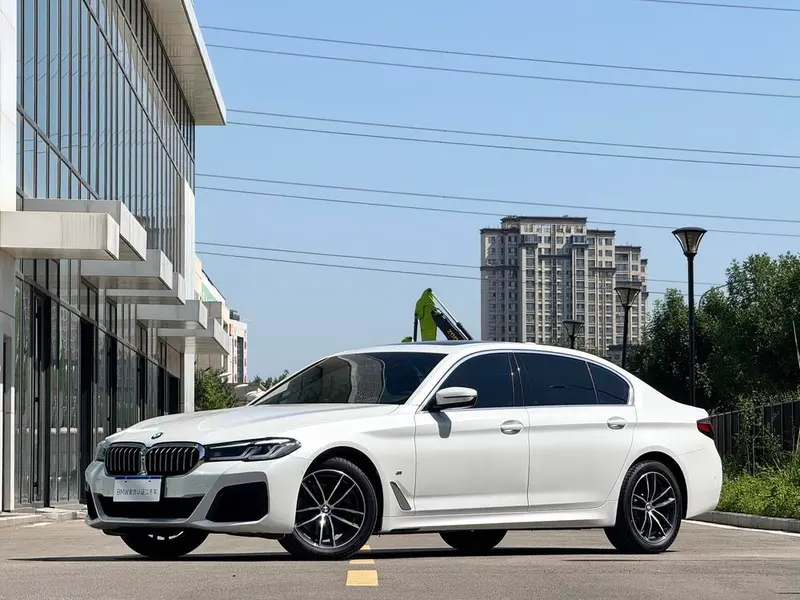 BMW 5-Series 525Li M Sport, 2022 — фото 1